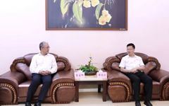 集团公司董事、总经理、党组副书记栗宝卿与防城港市委书记谭丕创、市长黄江座谈交流