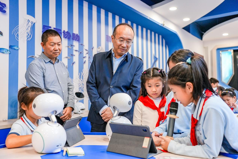 广西核电开展“映山红·核电情”爱心助学捐赠活动2