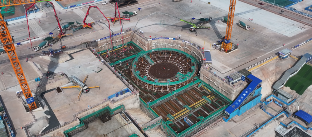 国家电投集团广西白龙核电1号机组核岛浇筑第一罐混凝土