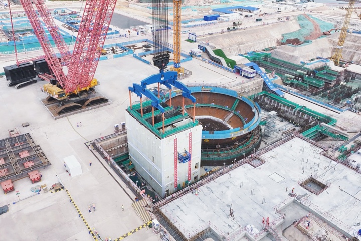 广西白龙核电1号机组核岛首个大型结构模块一次性精准就位
